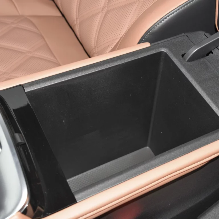 Changan Nevo Q05 central storage bin