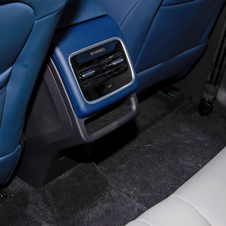 EXEED LX back seats air vent