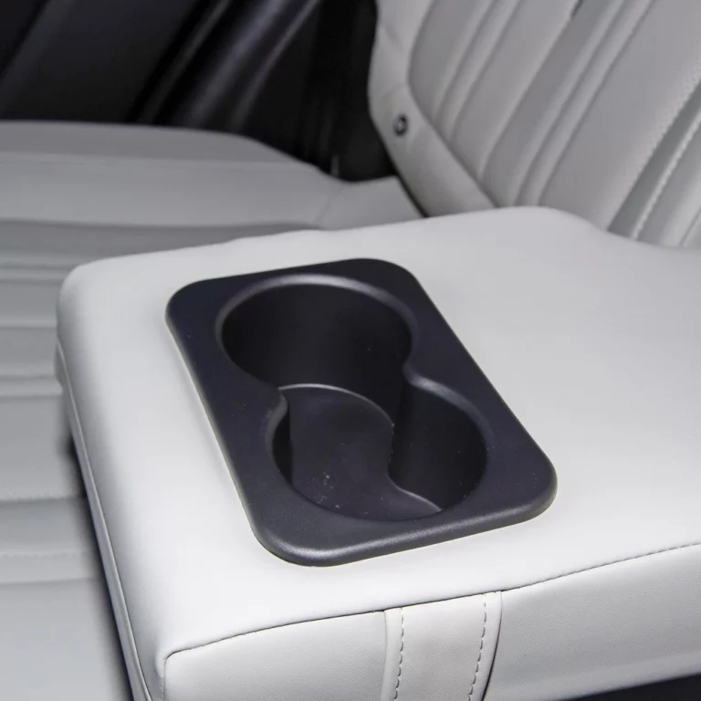 EXEED LX back seats cup holder