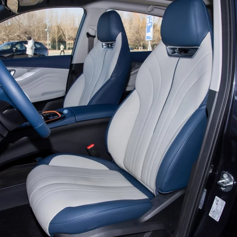 EXEED LX front seats