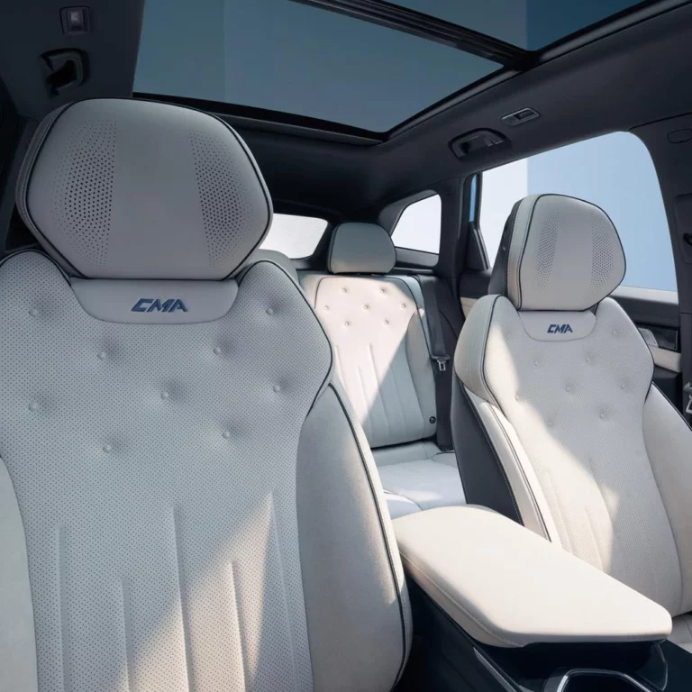 Geely Boyue L front seats
