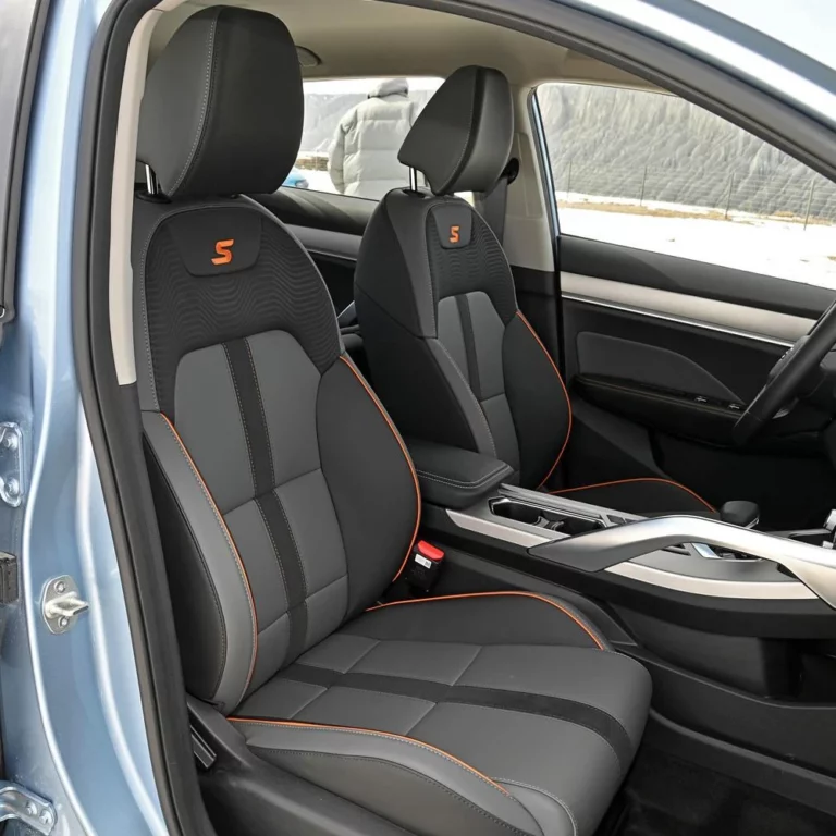 Geely Coolray front seats