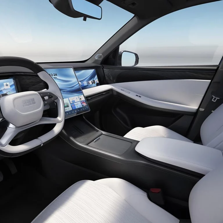 Geely Galaxy L7 driver's view