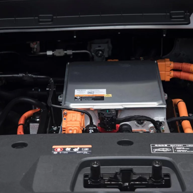 Geely Geometry C motor compartment