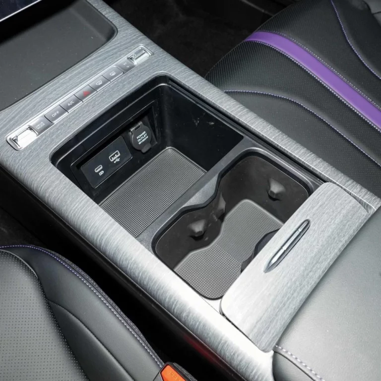 Geely Preface L console storage bin