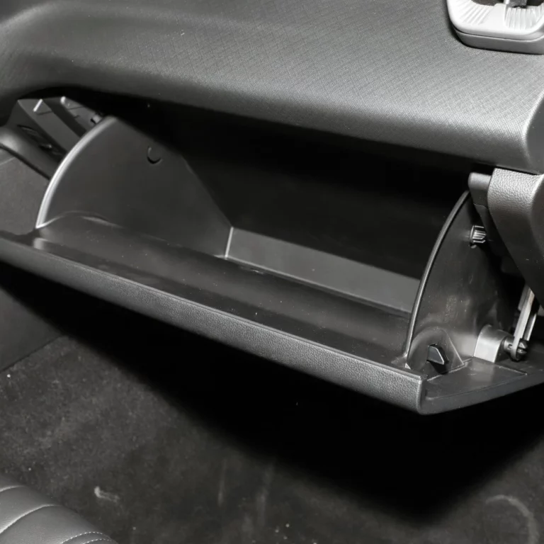 Haval H5 glove compartment