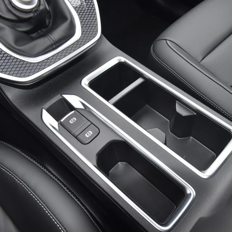 Haval M6 central console shifter area