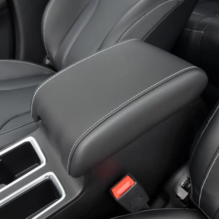 Haval M6 central storage bin