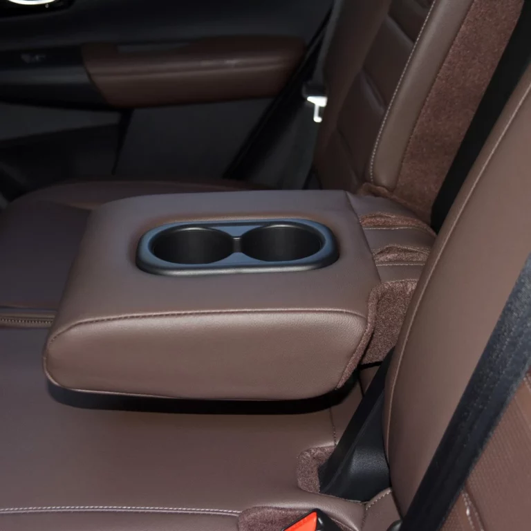 Honda CR-V back seats cup holder