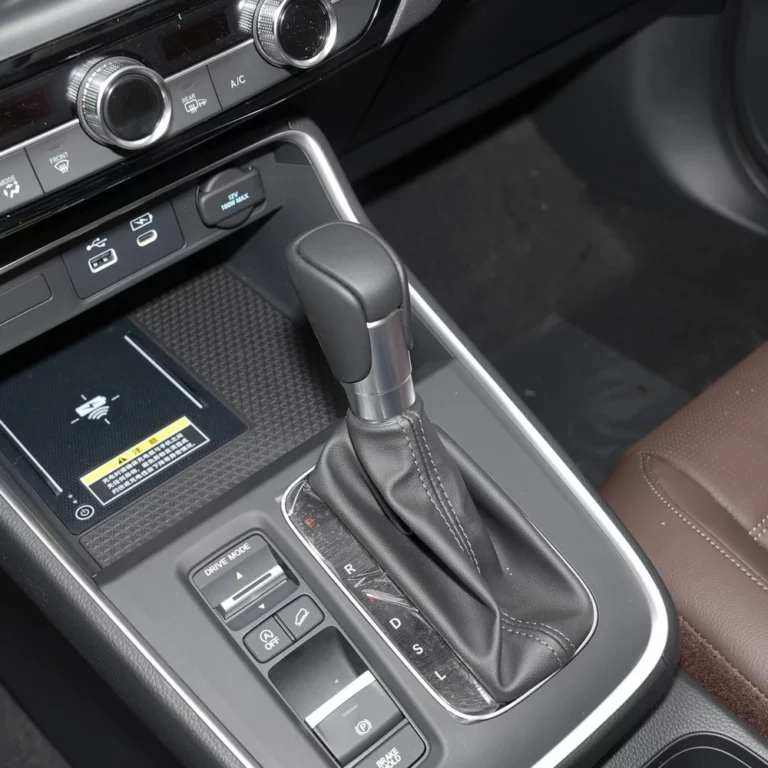 Honda CR-V central console shifter area
