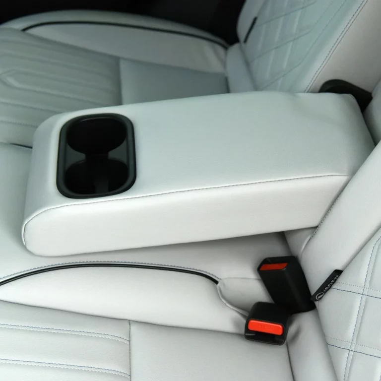 Honda eNS1 back seats cup holder