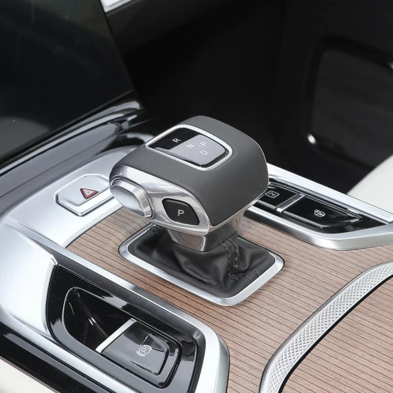 Hongqi E-HS9 central console shifter area
