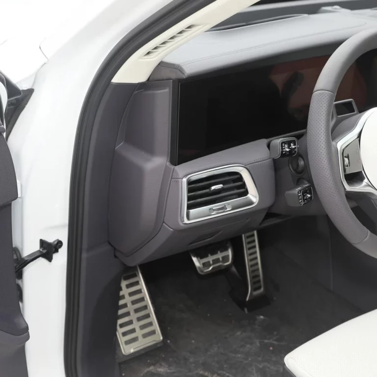 Hongqi E-HS9 driver seat air vent