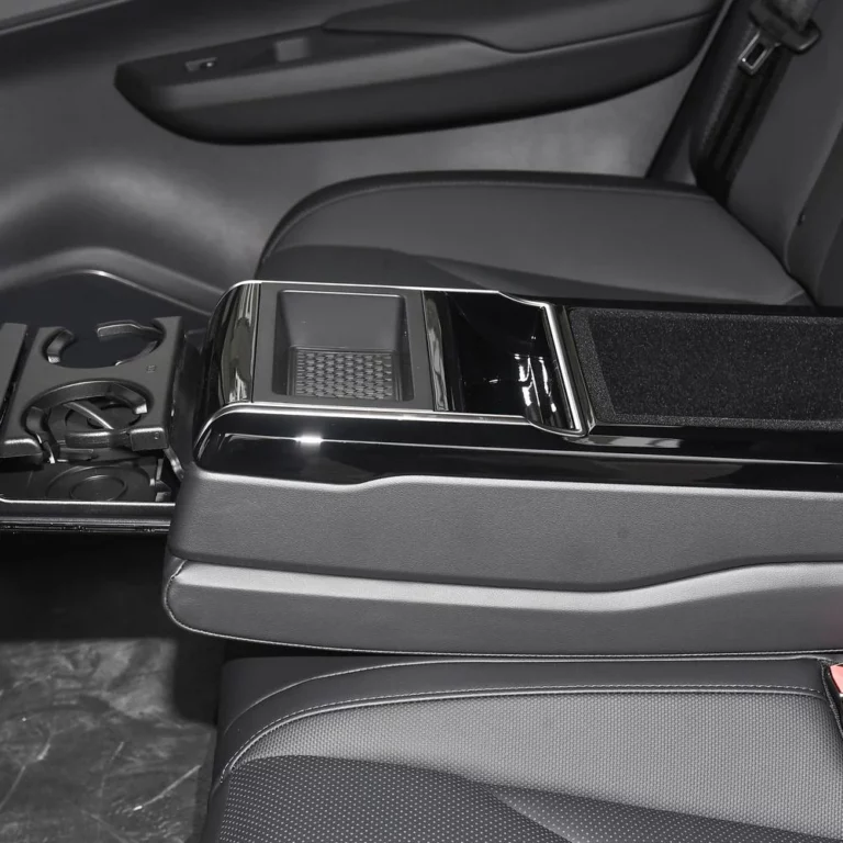 Hongqi E-QM5 central storage bin