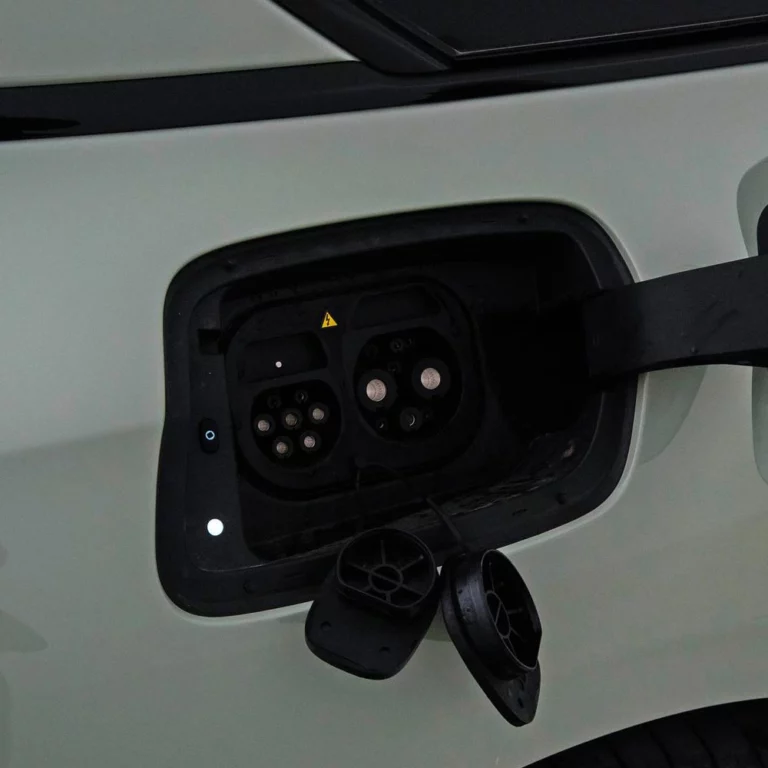 Hongqi EH7 charging port