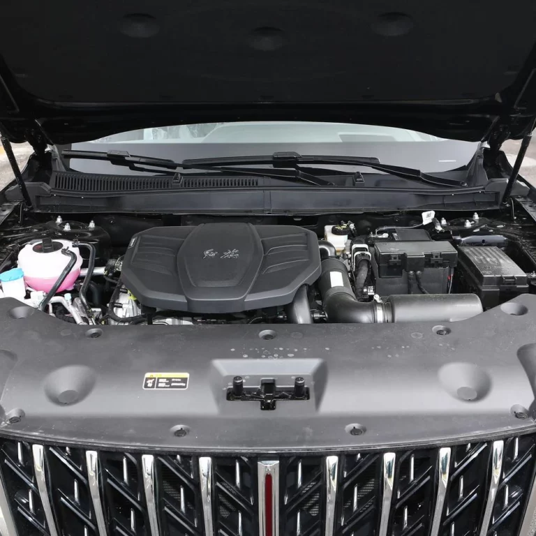 Hongqi HS5 engine compartment