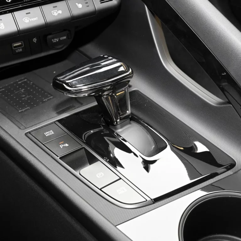 Hyundai Elantra central console shifter area