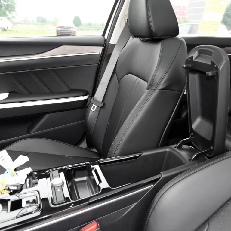 KIA K5 passenger seat and central storage bin