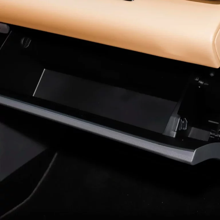 Leapmotor C01 glove compartment