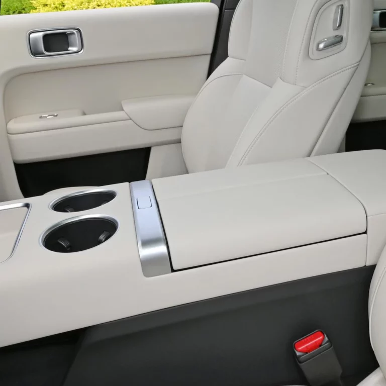Li Auto L7 console storage bin
