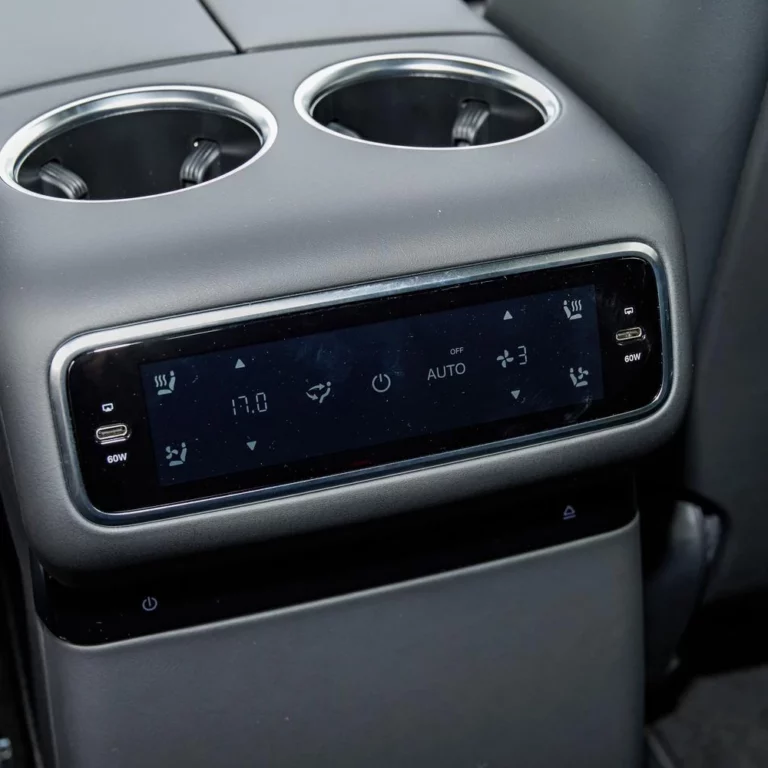 Li Auto L8 back air vent