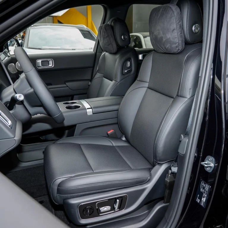 Li Auto L8 driver's seat