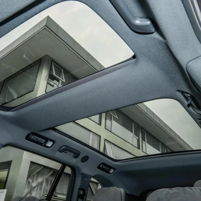 Li Auto L8 sunroof