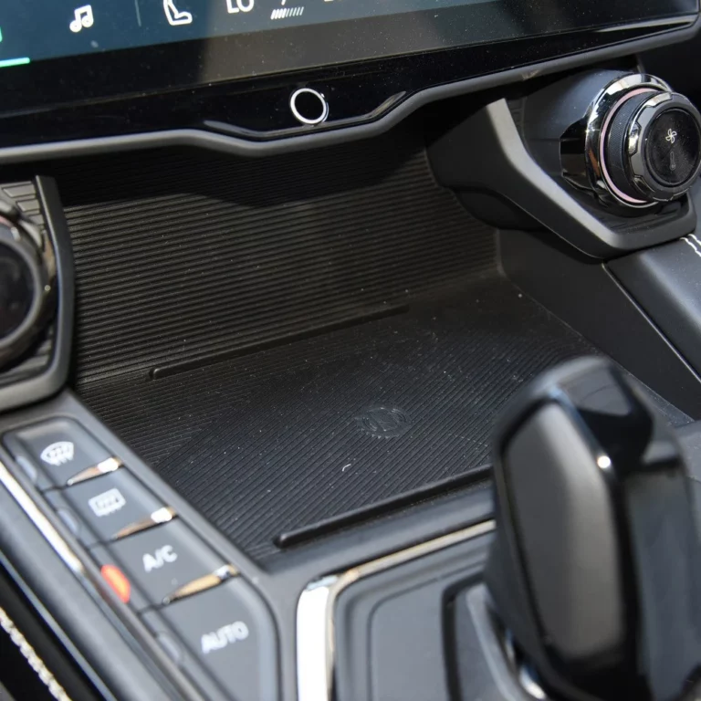 Lynk & Co 01 central console shiftering area