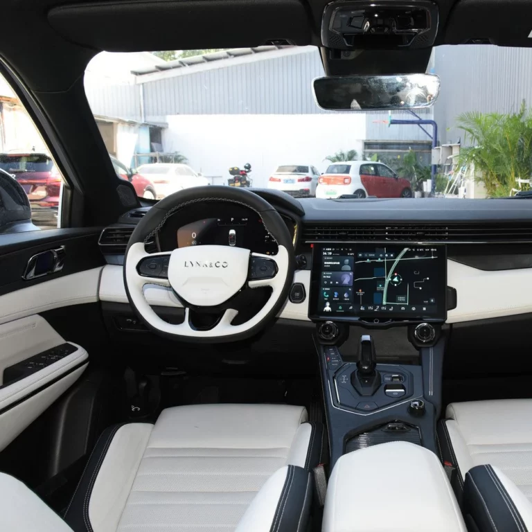 Lynk & Co 01 inner view