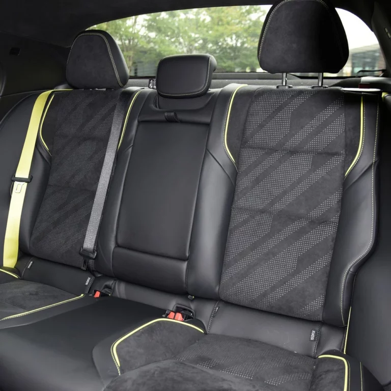 Lynk & Co 03 back seats
