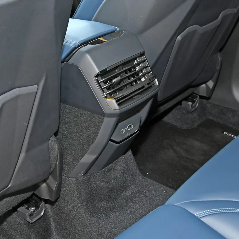 Lynk & Co 05 back seats air vent
