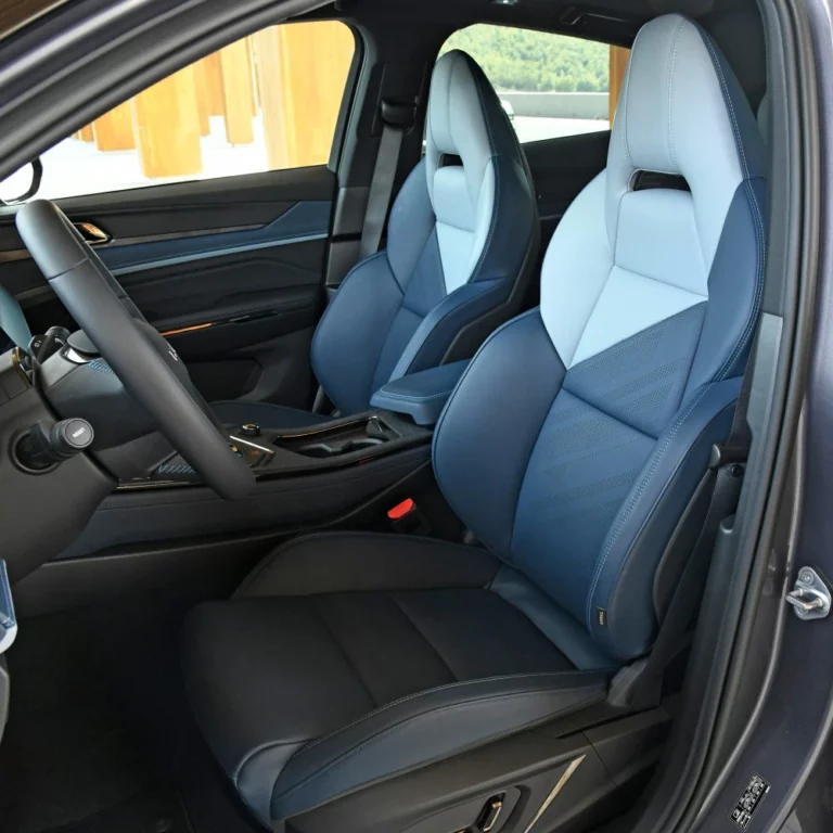 Lynk & Co 05 driver's seat