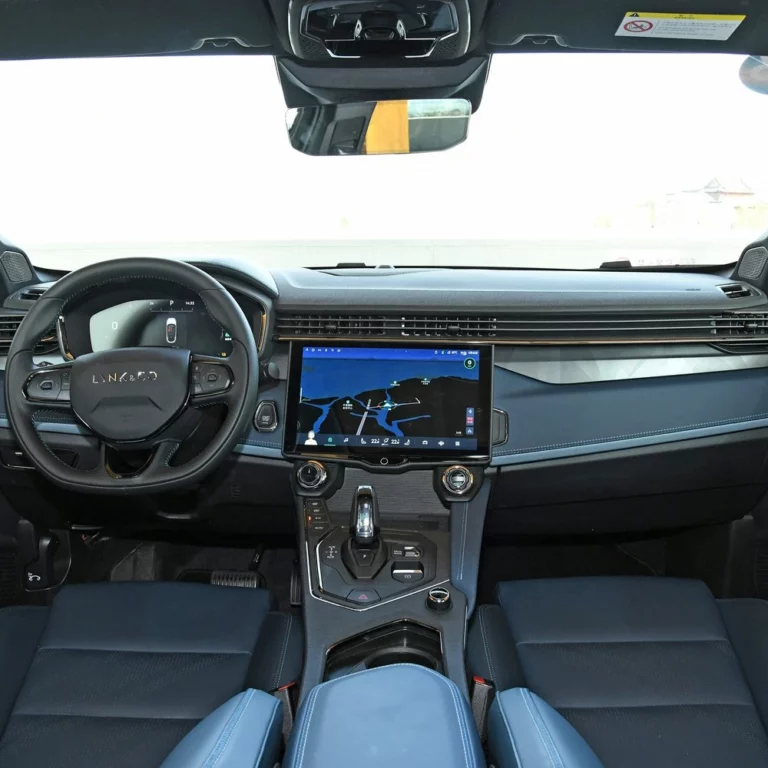 Lynk & Co 05 inner view