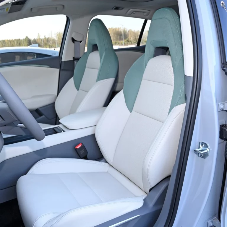 Lynk & Co 06 driver's seat