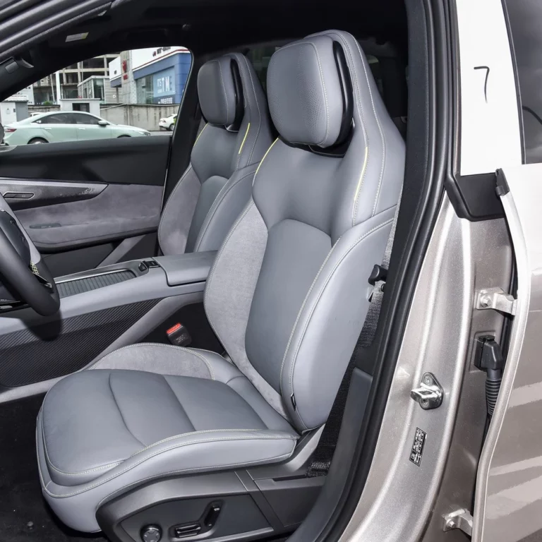 Lynk & Co 08 driver's seat