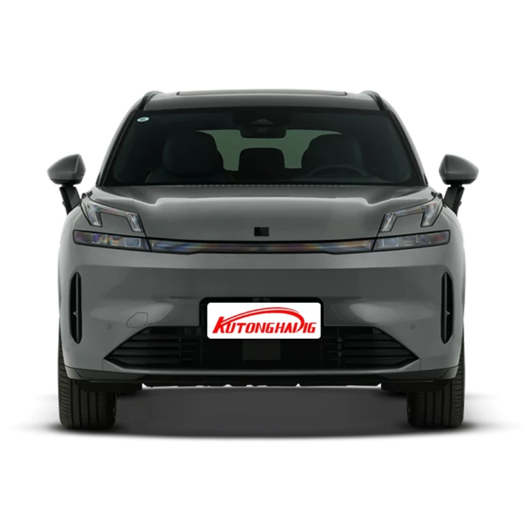 Lynk & Co 08 front