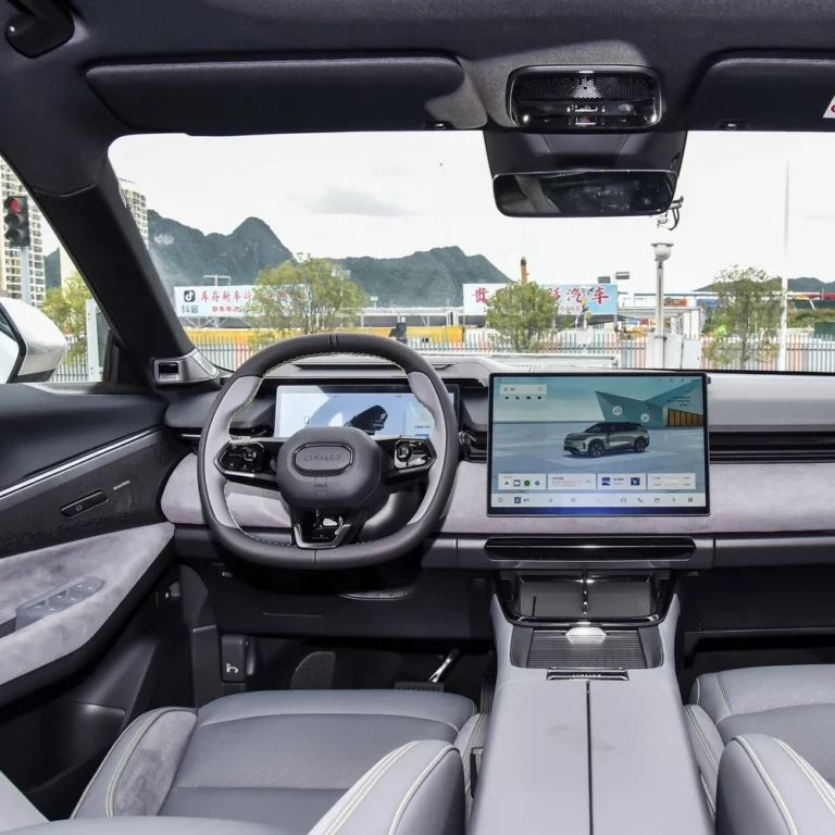 Lynk & Co 08 inner view