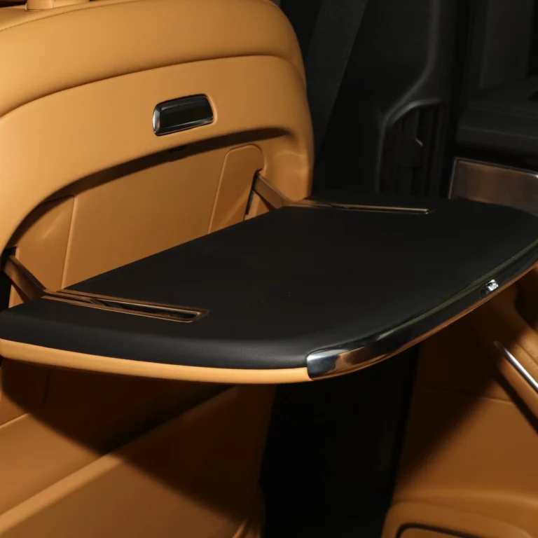 Lynk & Co 09 Seatback Writing Table
