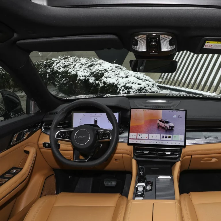 Lynk & Co 09 inner view