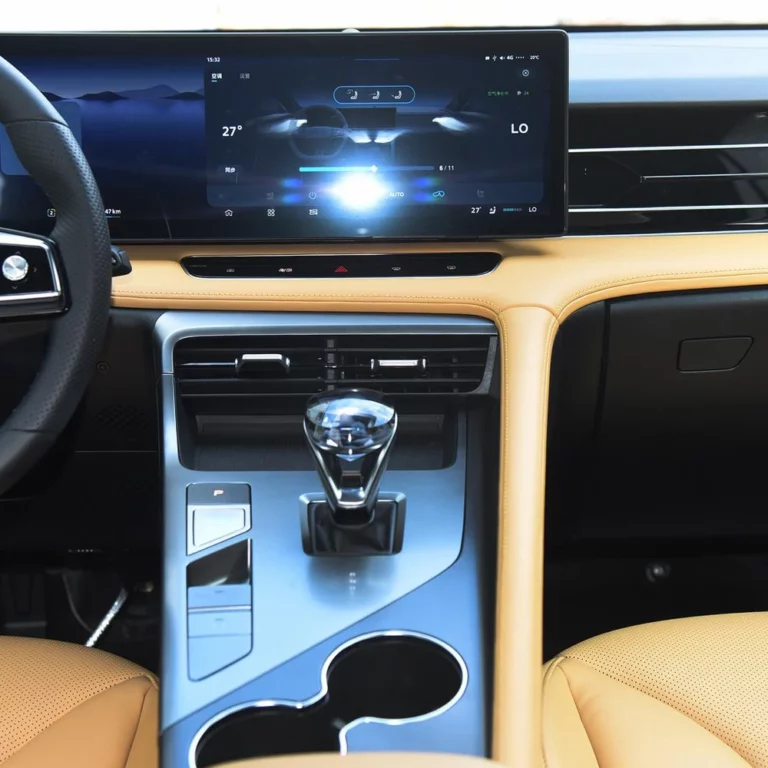 Roewe eRX5 central console shifter area