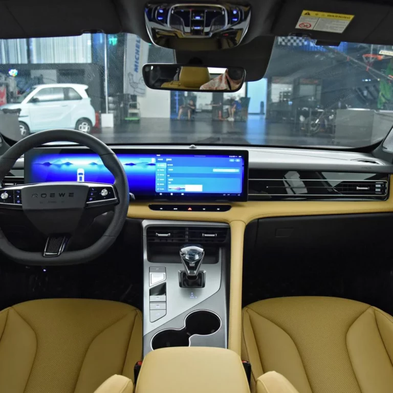 Roewe eRX5 inner view