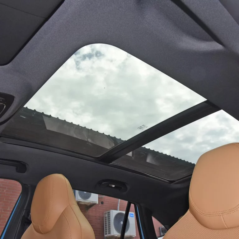 Roewe eRX5 sunroof