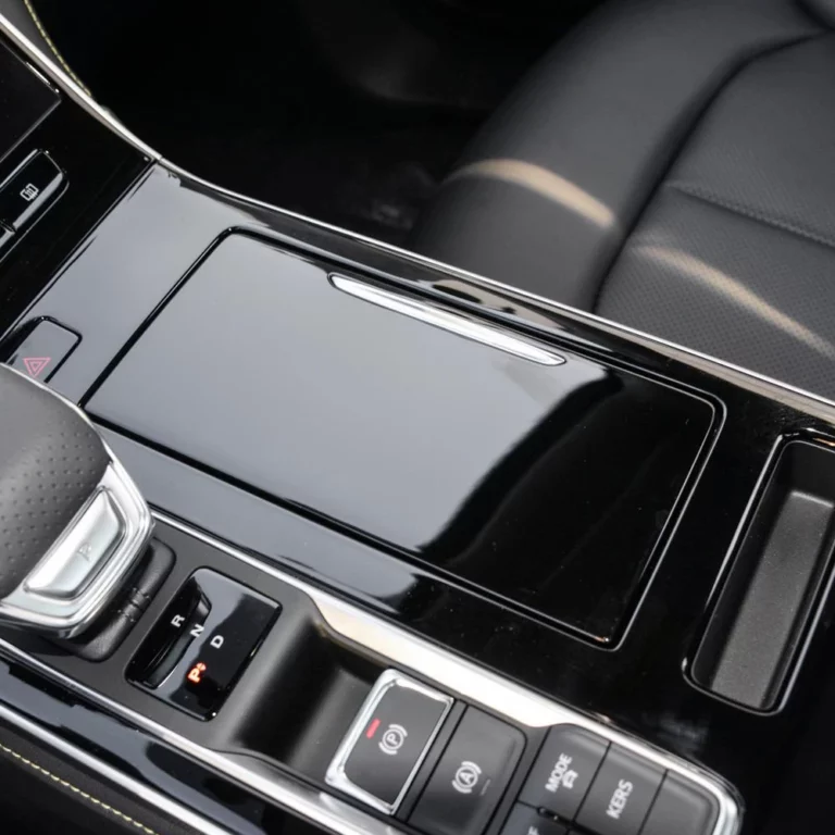 Roewe i6 Max central console shifter area