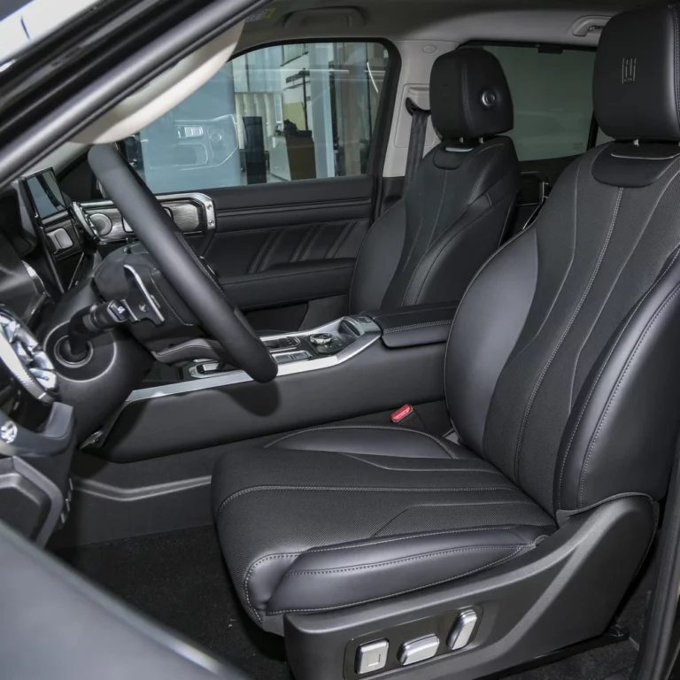 Tank 400 driver seat