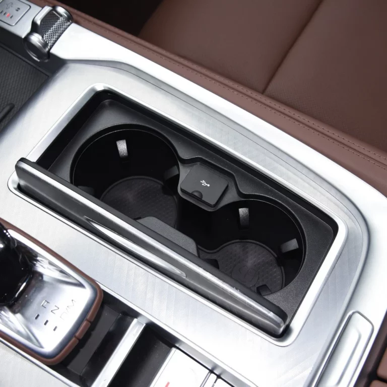 Tank 700 central console shifter area