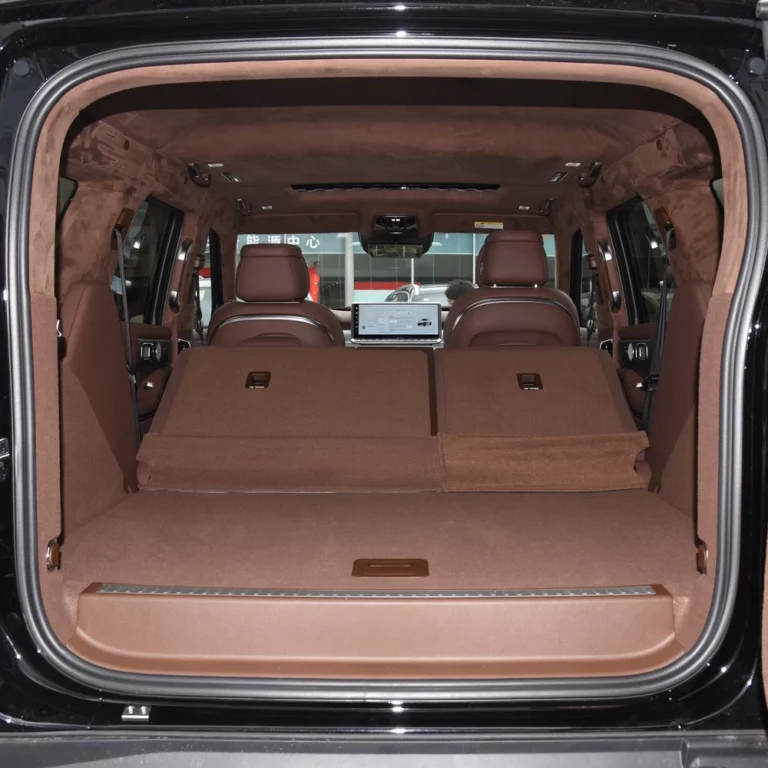 Tank 700 trunk