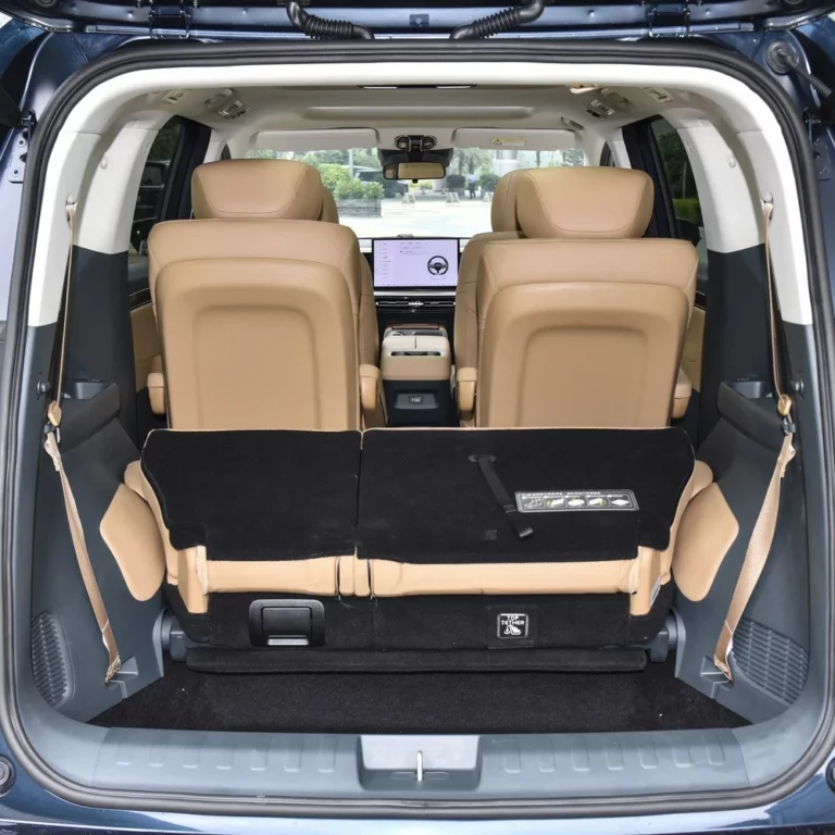 Trumpchi E8 trunk