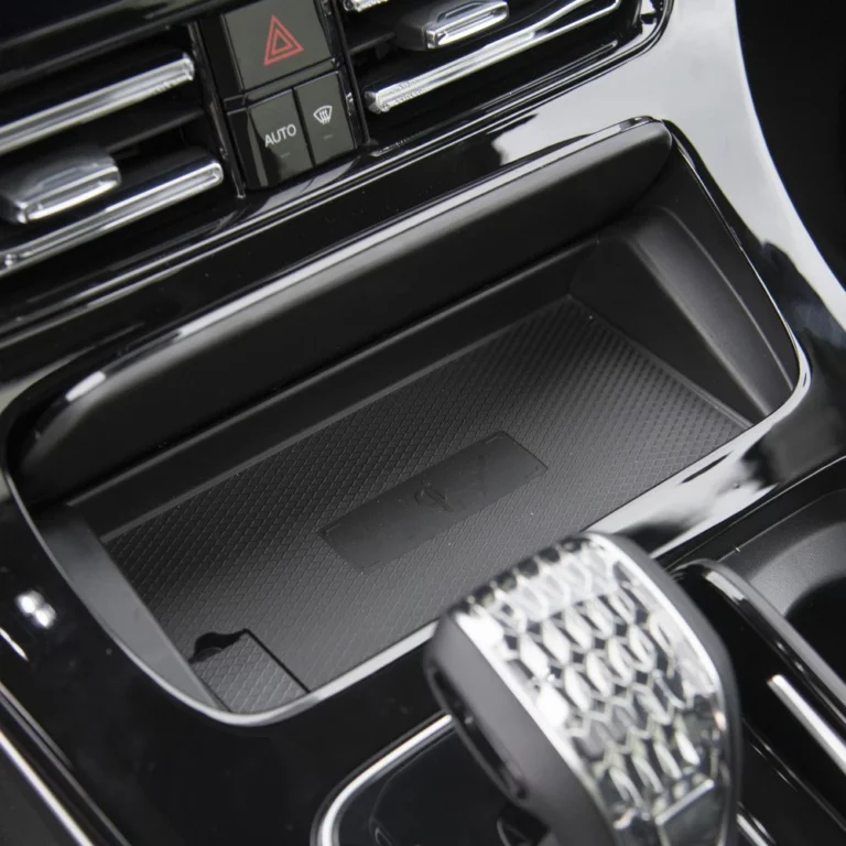 Trumpchi M8 central console shifter area