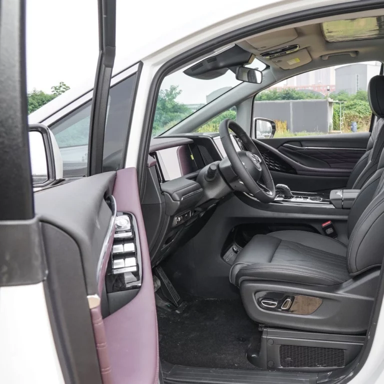 Trumpchi M8 driver seat