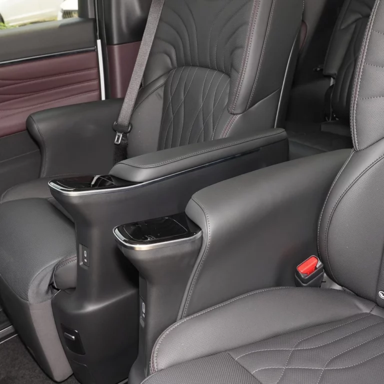 Trumpchi M8 middle seat details